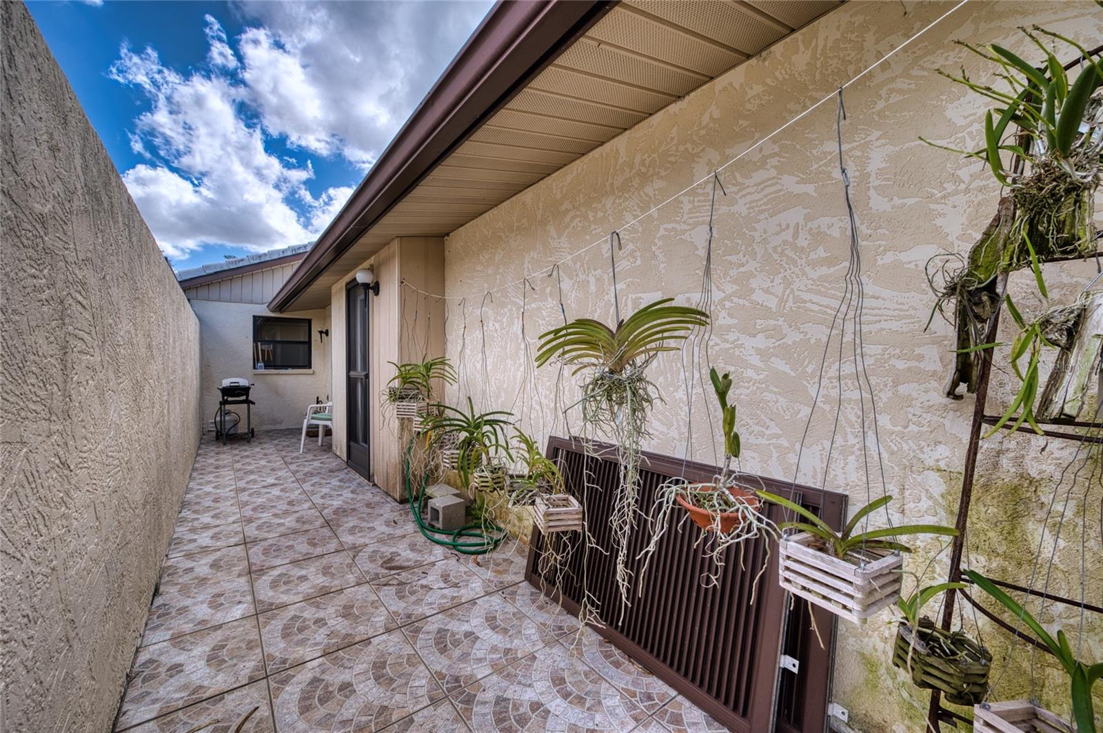 Image 20 of 37 For 76 Sandstone Circle