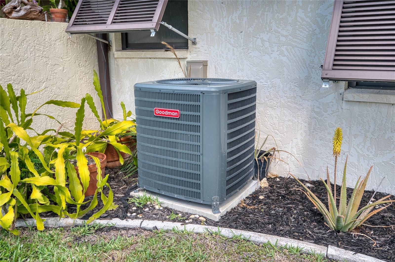 Image 21 of 37 For 76 Sandstone Circle