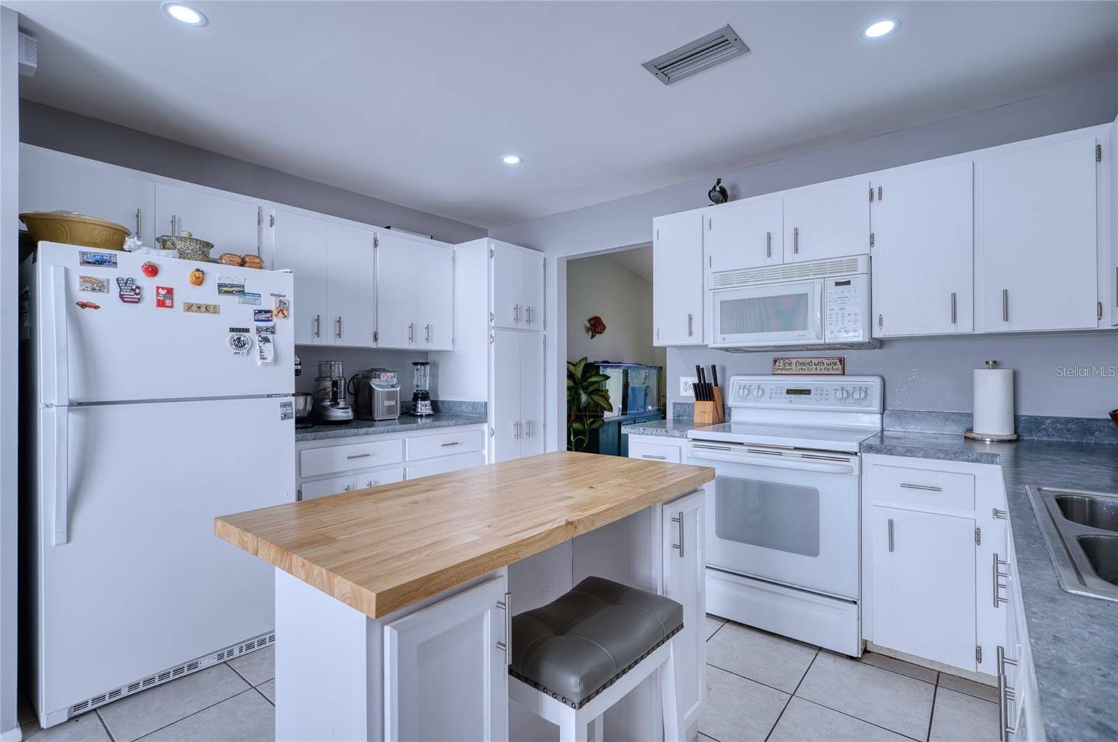 Image 6 of 37 For 76 Sandstone Circle