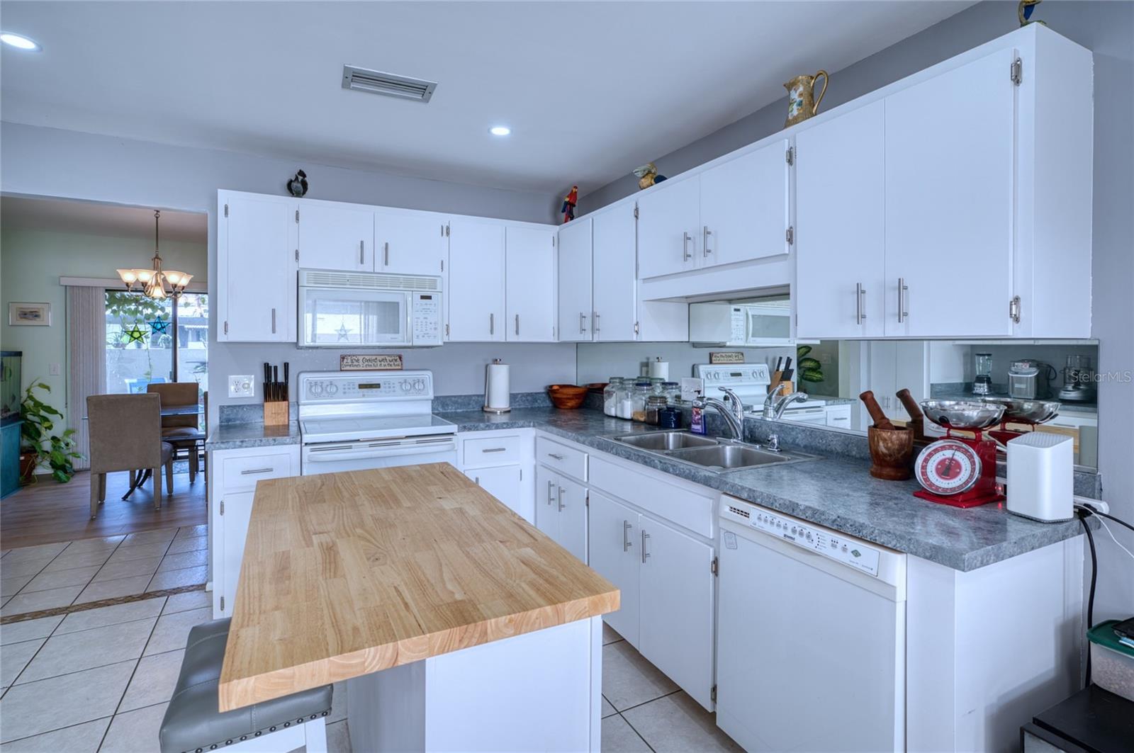 Image 7 of 37 For 76 Sandstone Circle