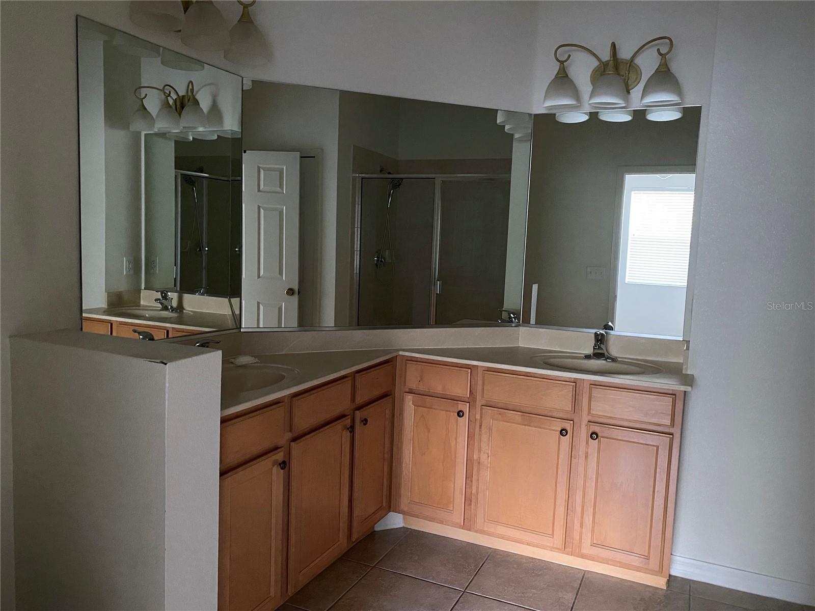 Image 11 of 23 For 3721 Parkridge Circle 6-104