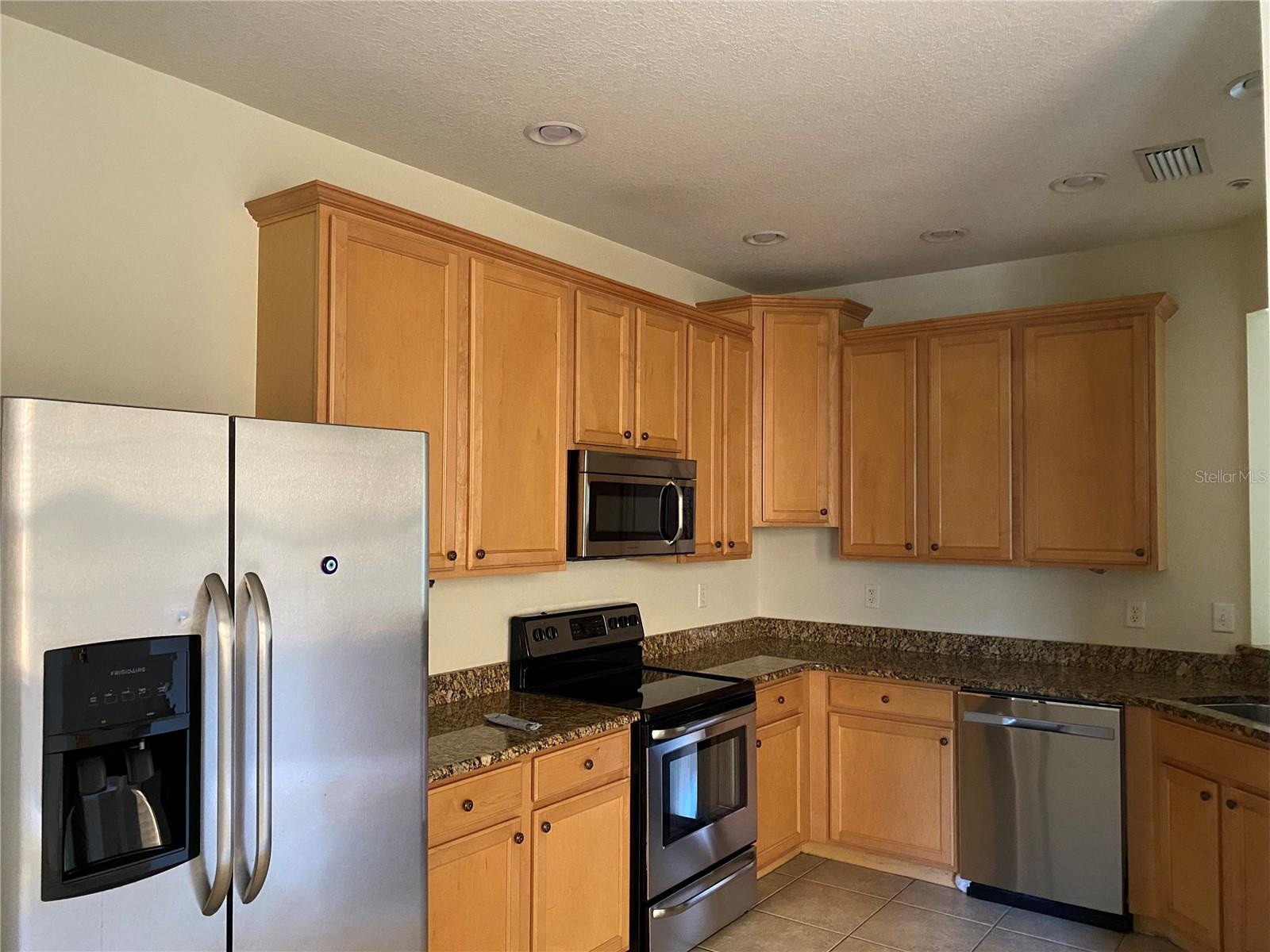 Image 4 of 23 For 3721 Parkridge Circle 6-104