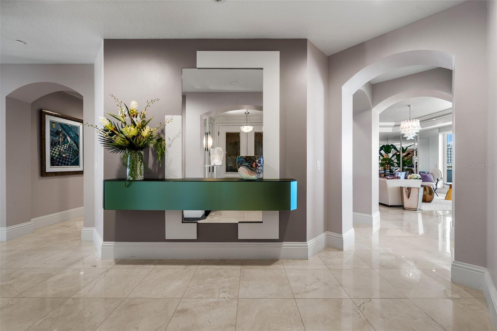 Listing photo id 8 for 464 Golden Gate Point 703