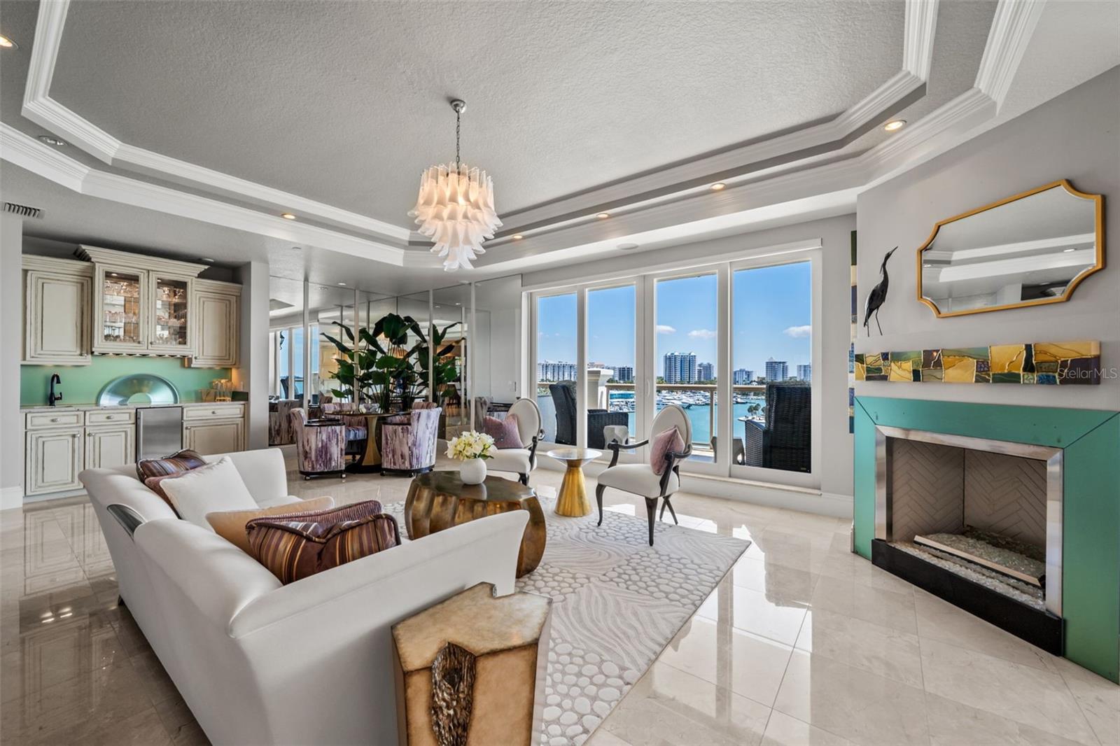 Listing photo id 9 for 464 Golden Gate Point 703