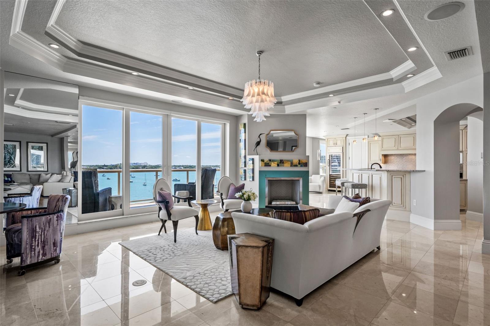 Listing photo id 11 for 464 Golden Gate Point 703