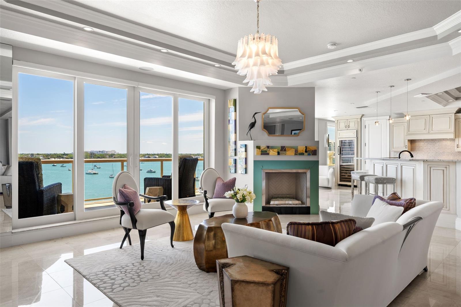 Listing photo id 12 for 464 Golden Gate Point 703