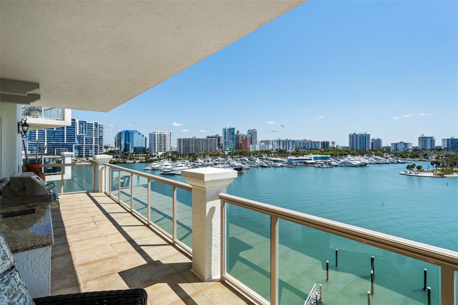 Listing photo id 13 for 464 Golden Gate Point 703