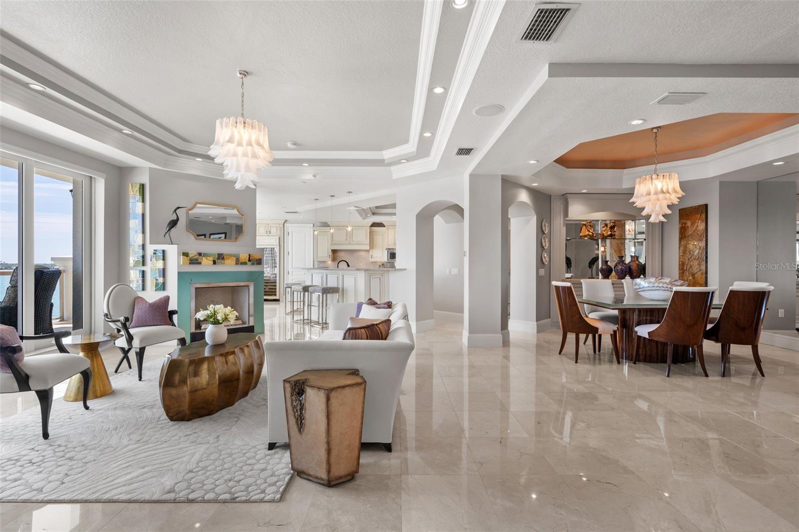 Listing photo id 15 for 464 Golden Gate Point 703