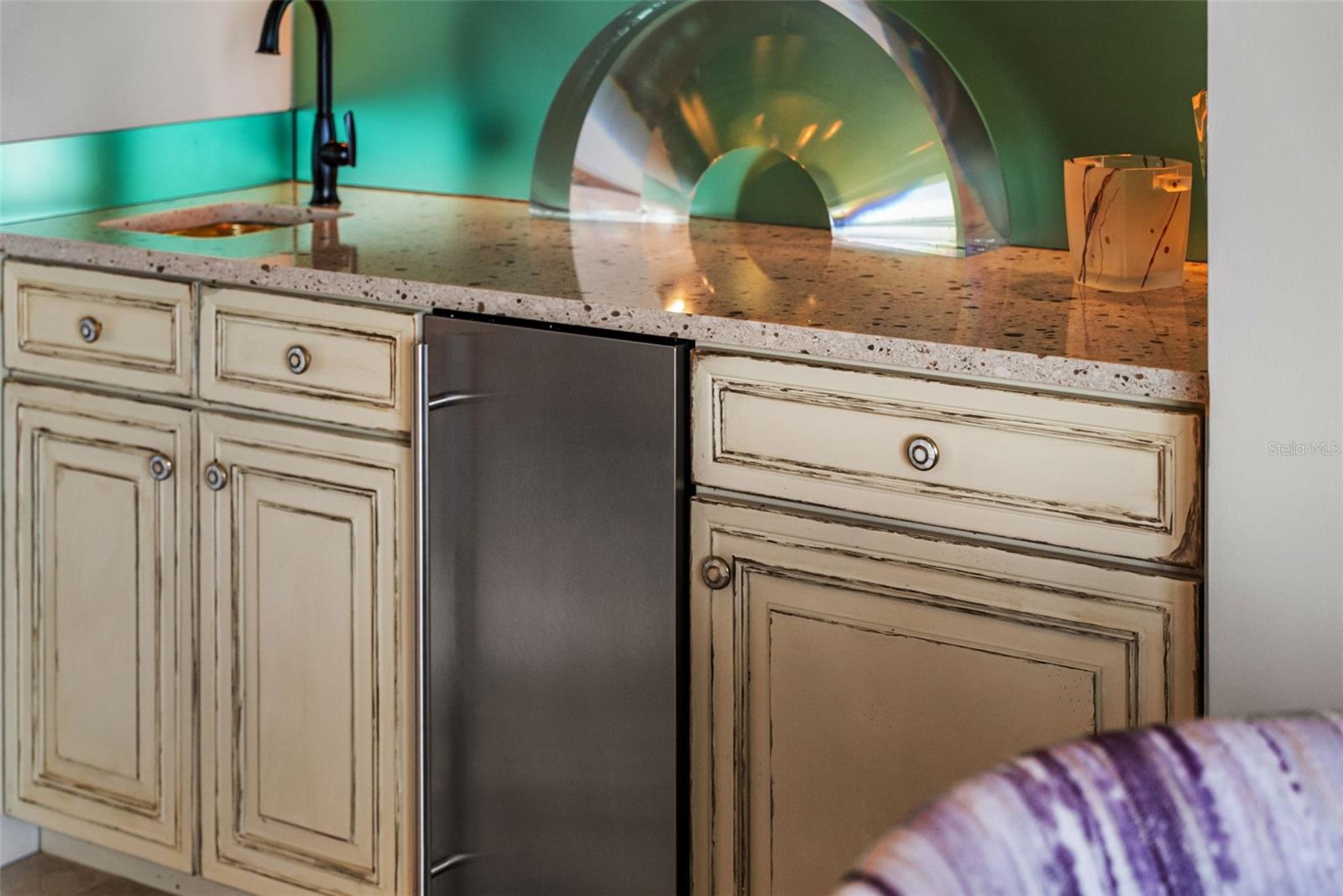 Listing photo id 16 for 464 Golden Gate Point 703