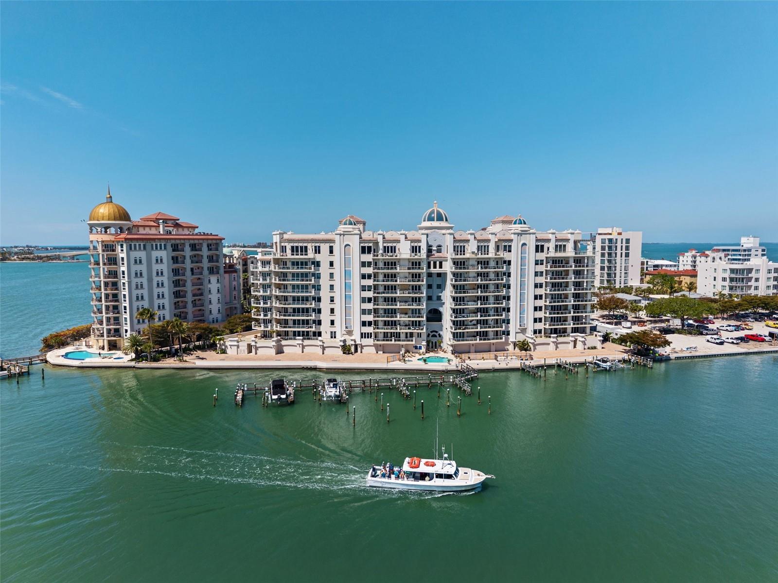 Listing photo id 0 for 464 Golden Gate Point 703