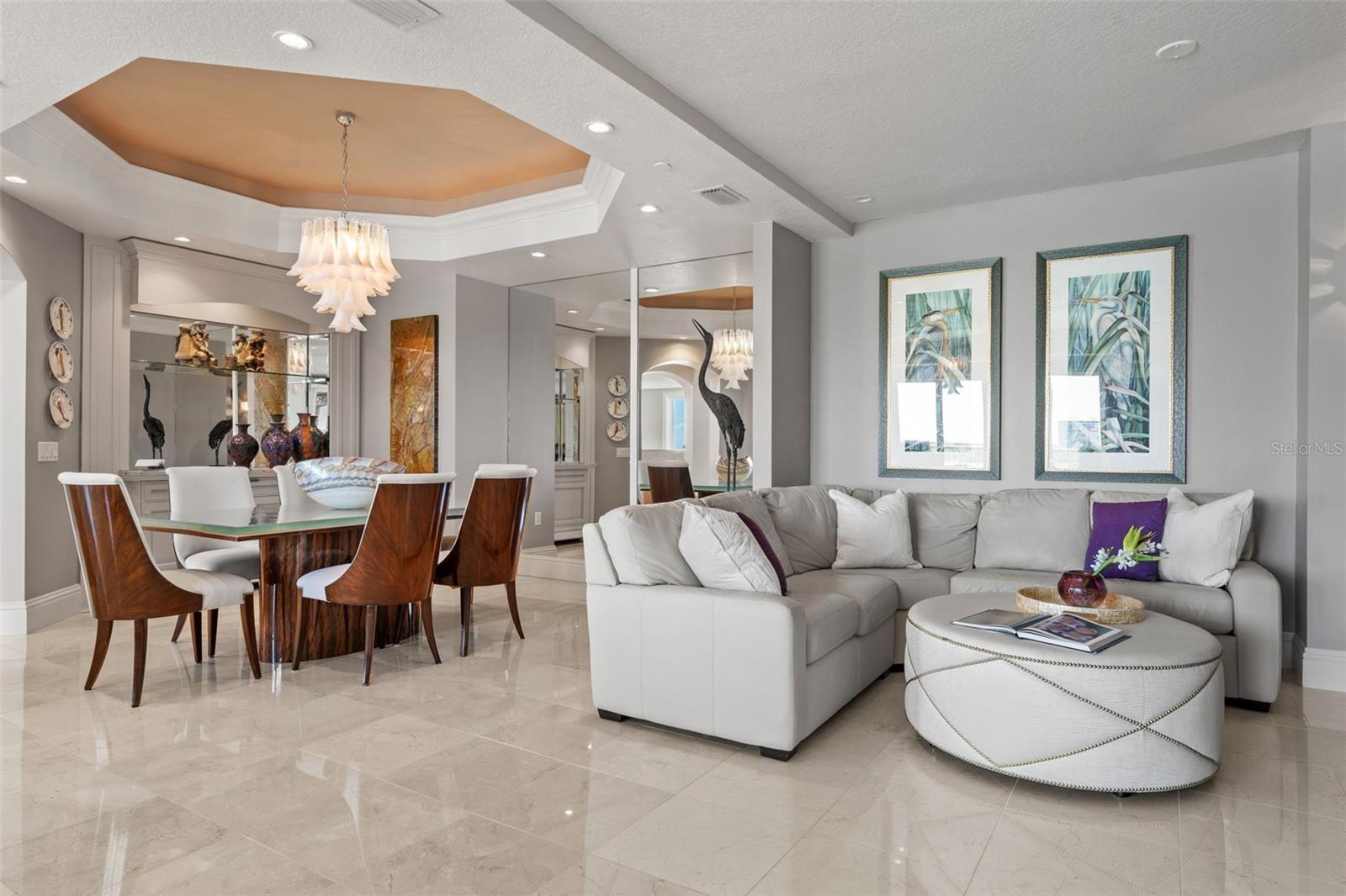 Listing photo id 18 for 464 Golden Gate Point 703