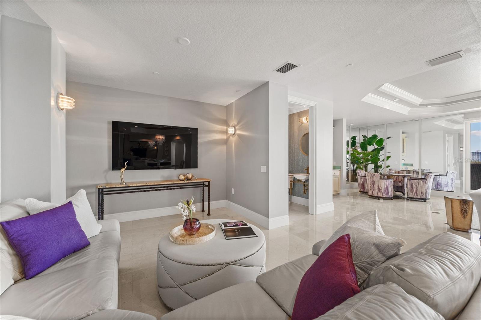 Listing photo id 21 for 464 Golden Gate Point 703