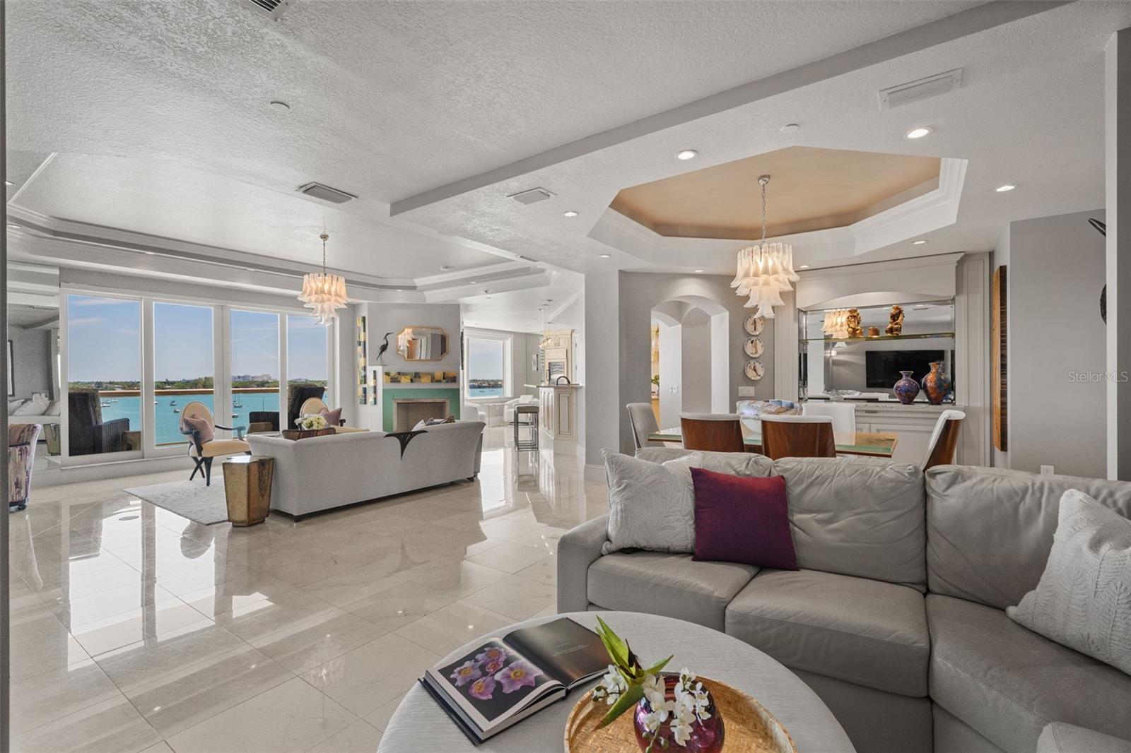 Listing photo id 22 for 464 Golden Gate Point 703