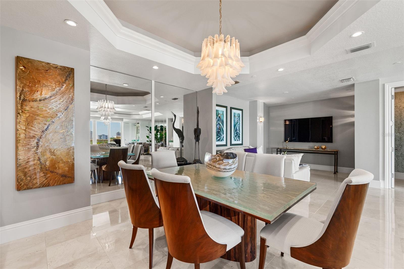 Listing photo id 23 for 464 Golden Gate Point 703