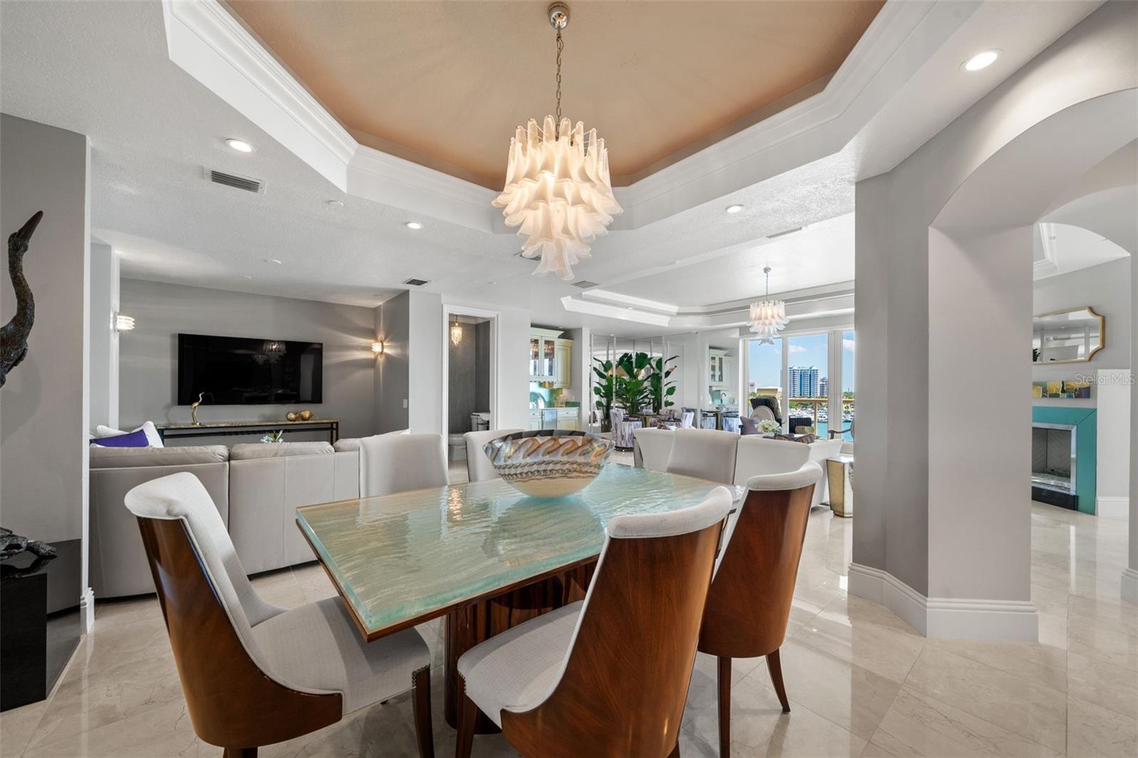 Listing photo id 24 for 464 Golden Gate Point 703