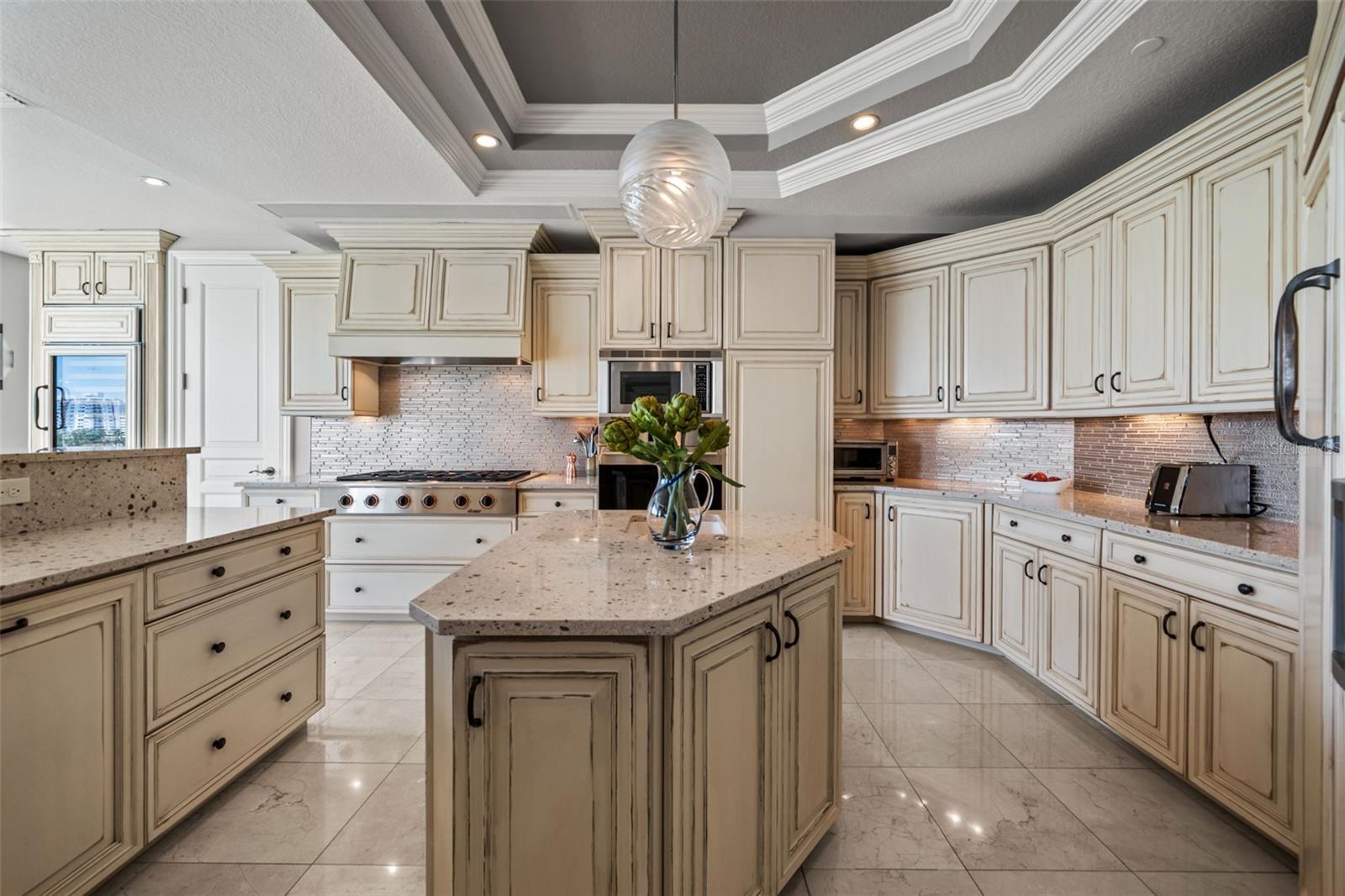 Listing photo id 28 for 464 Golden Gate Point 703