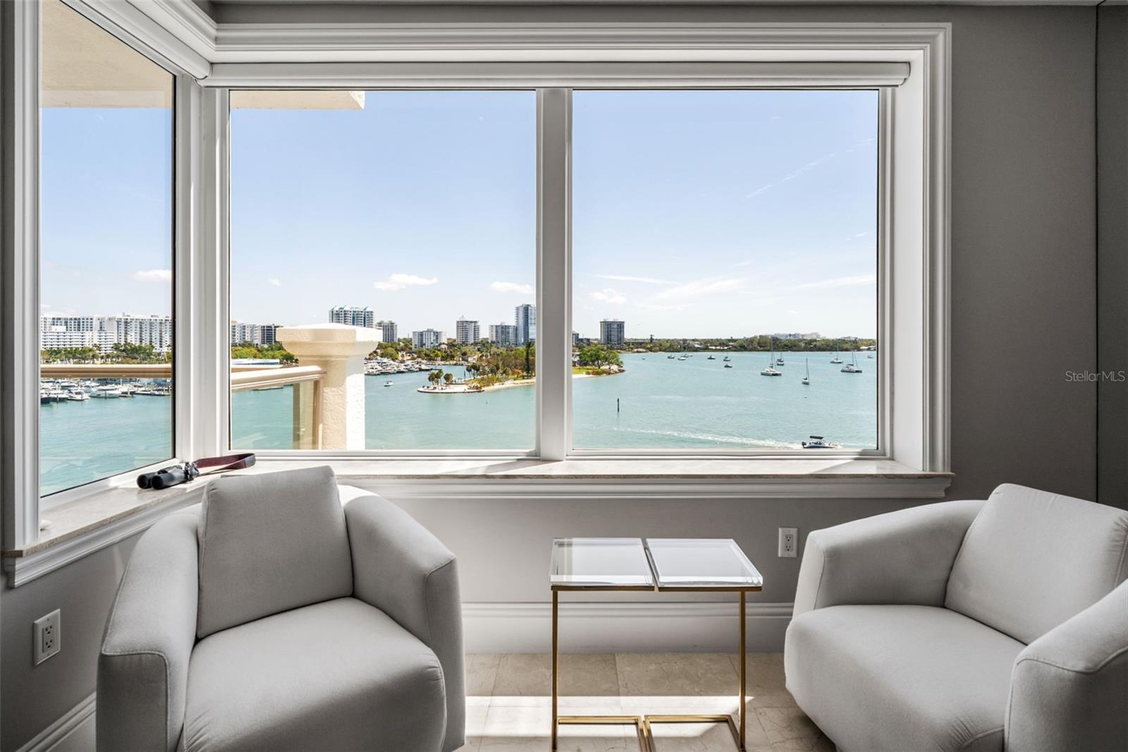 Listing photo id 35 for 464 Golden Gate Point 703