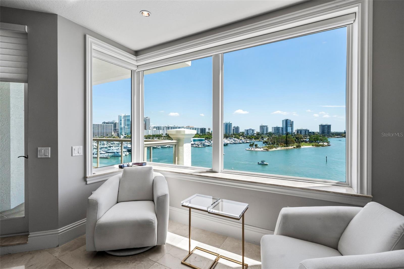 Listing photo id 36 for 464 Golden Gate Point 703