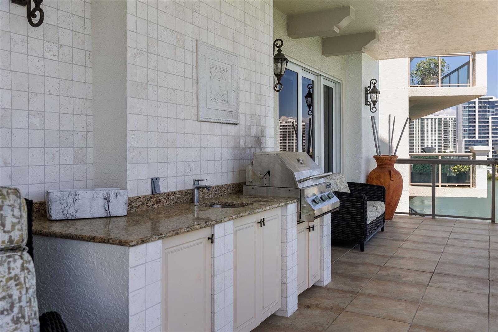 Listing photo id 39 for 464 Golden Gate Point 703