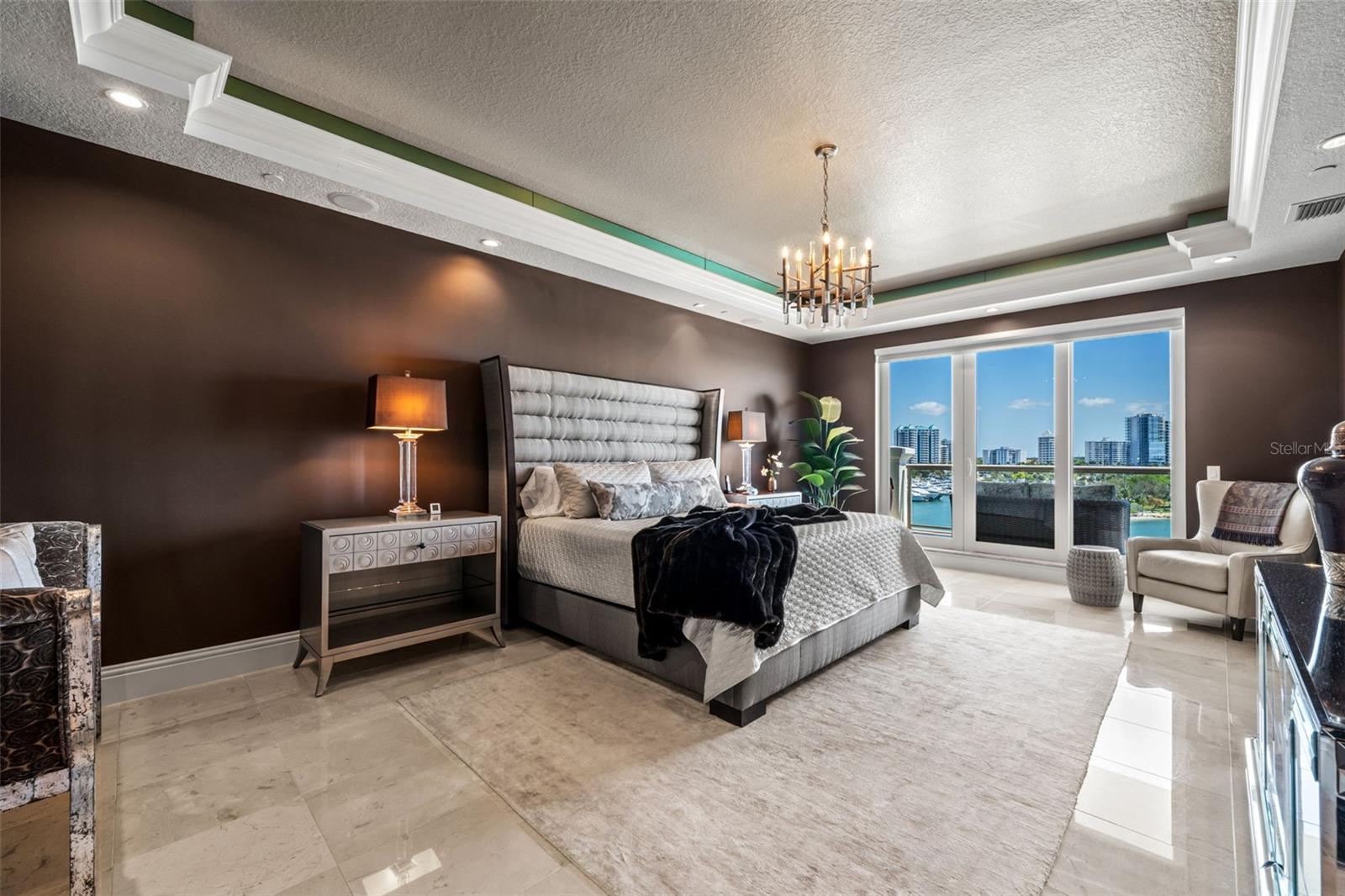 Listing photo id 43 for 464 Golden Gate Point 703