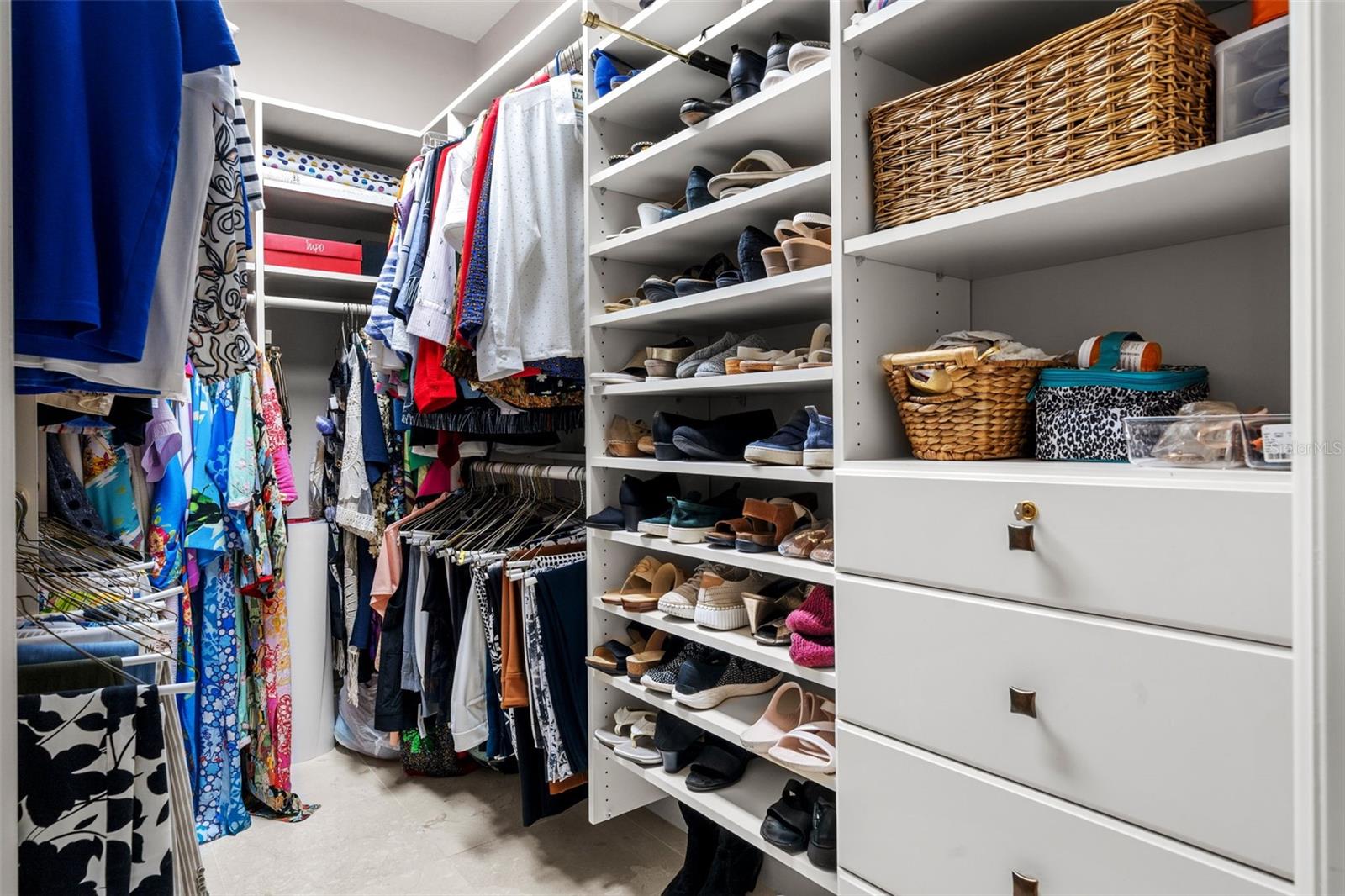 Listing photo id 48 for 464 Golden Gate Point 703