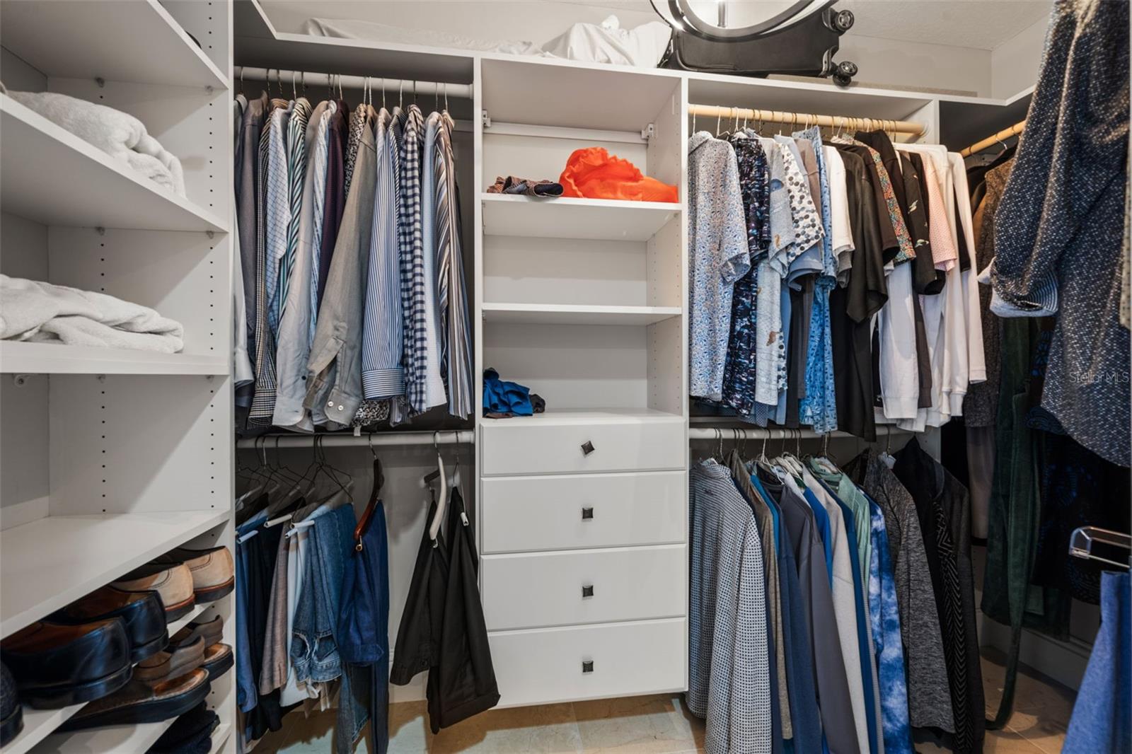 Listing photo id 49 for 464 Golden Gate Point 703