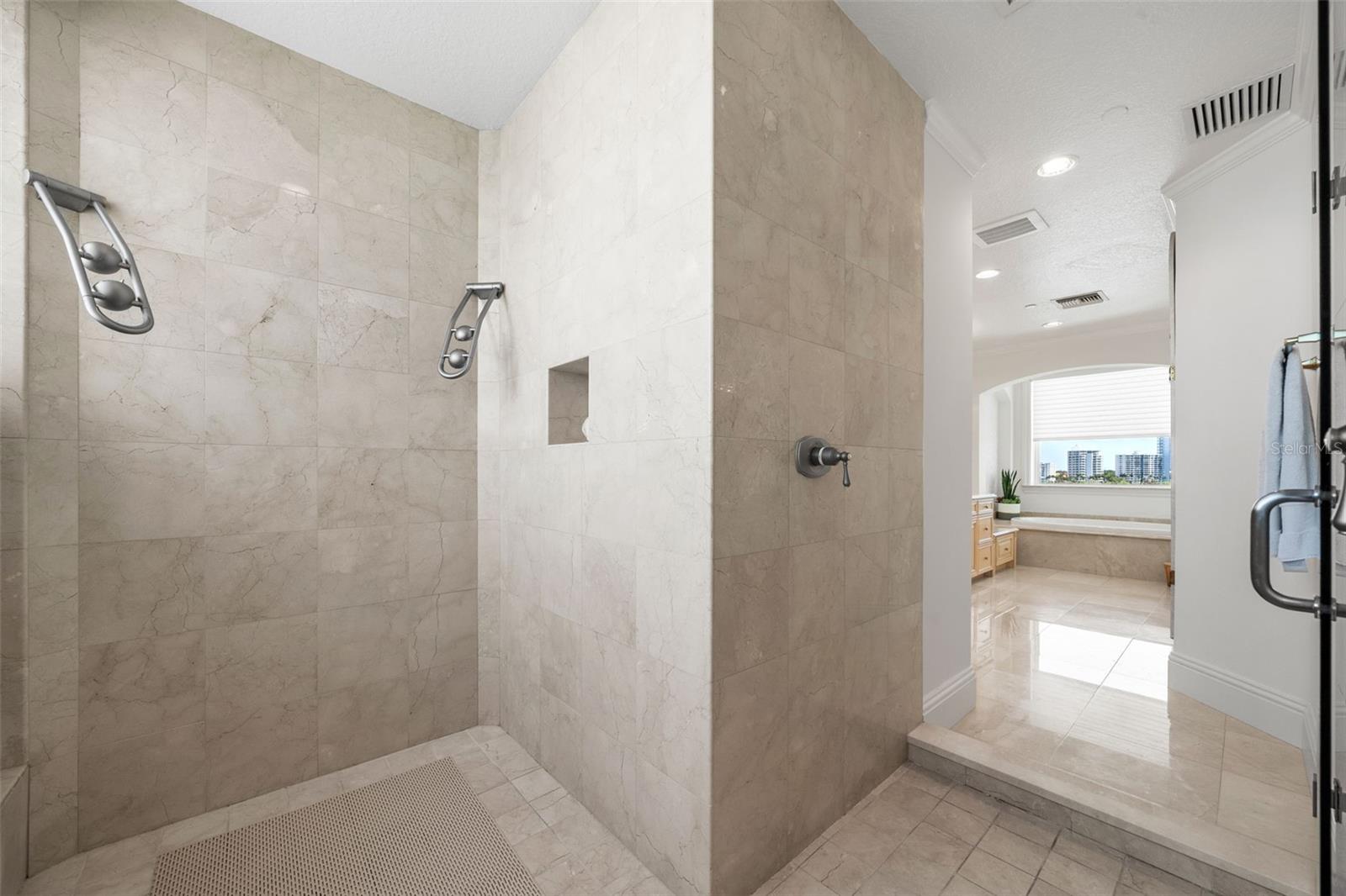 Listing photo id 56 for 464 Golden Gate Point 703