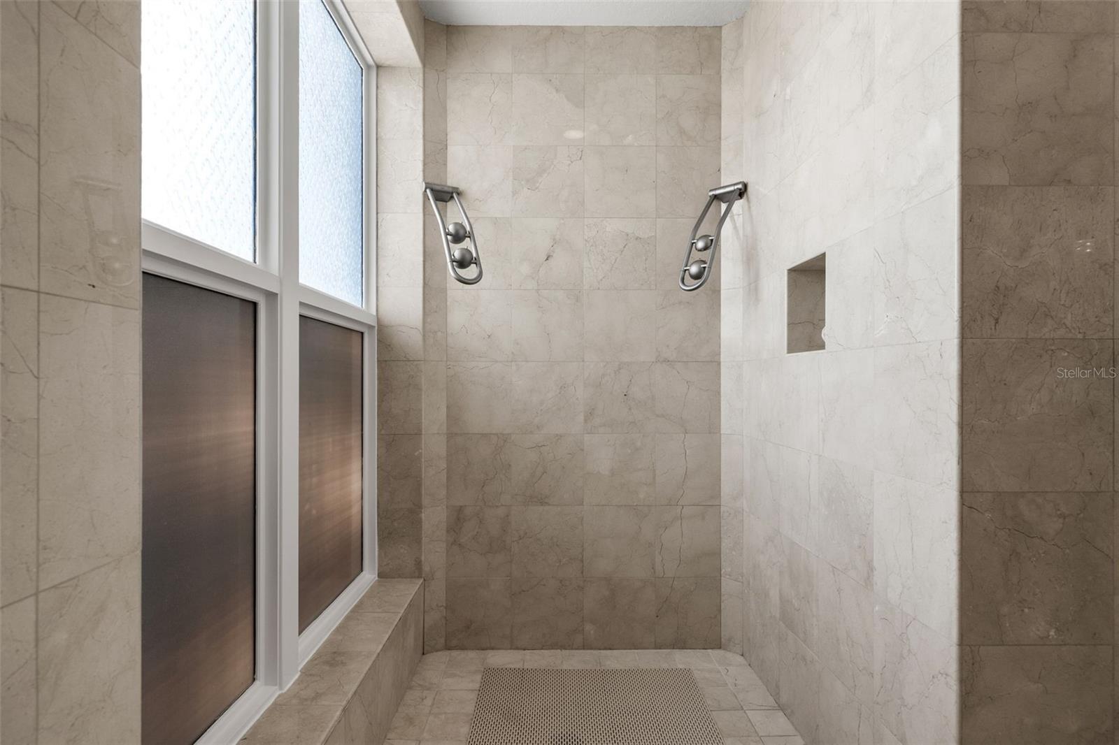 Listing photo id 57 for 464 Golden Gate Point 703