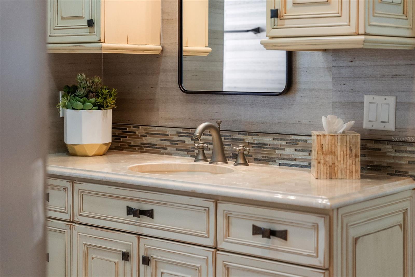 Listing photo id 59 for 464 Golden Gate Point 703