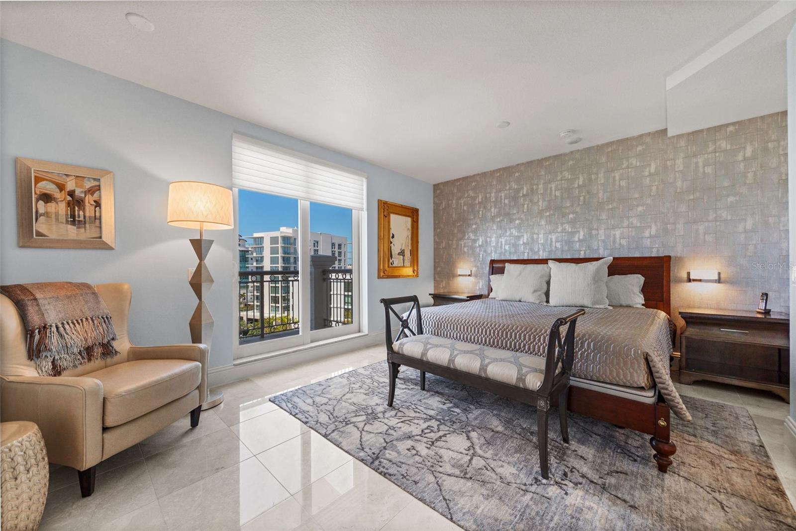 Listing photo id 62 for 464 Golden Gate Point 703