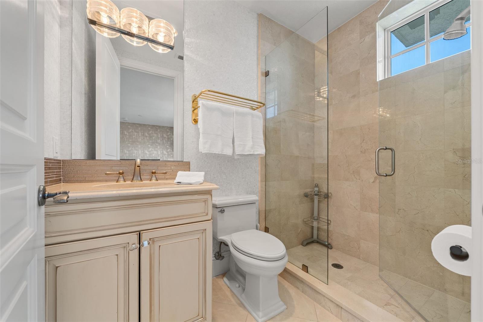 Listing photo id 65 for 464 Golden Gate Point 703