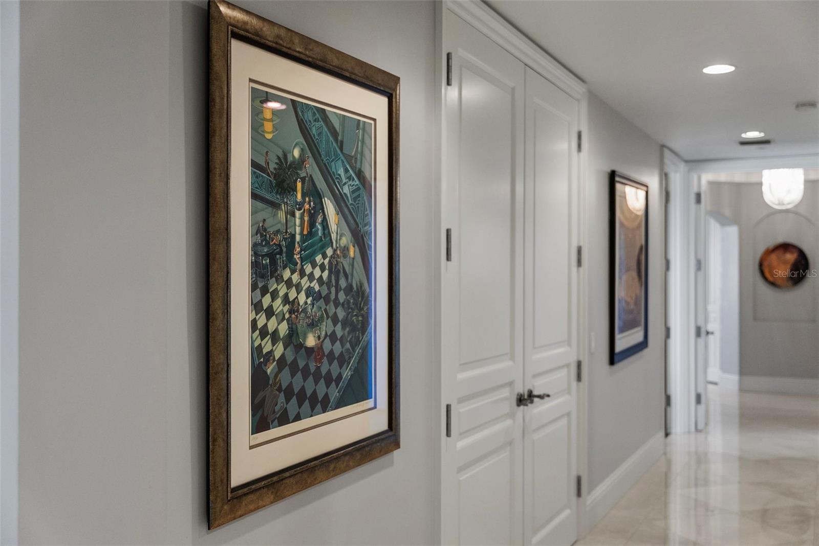 Listing photo id 68 for 464 Golden Gate Point 703