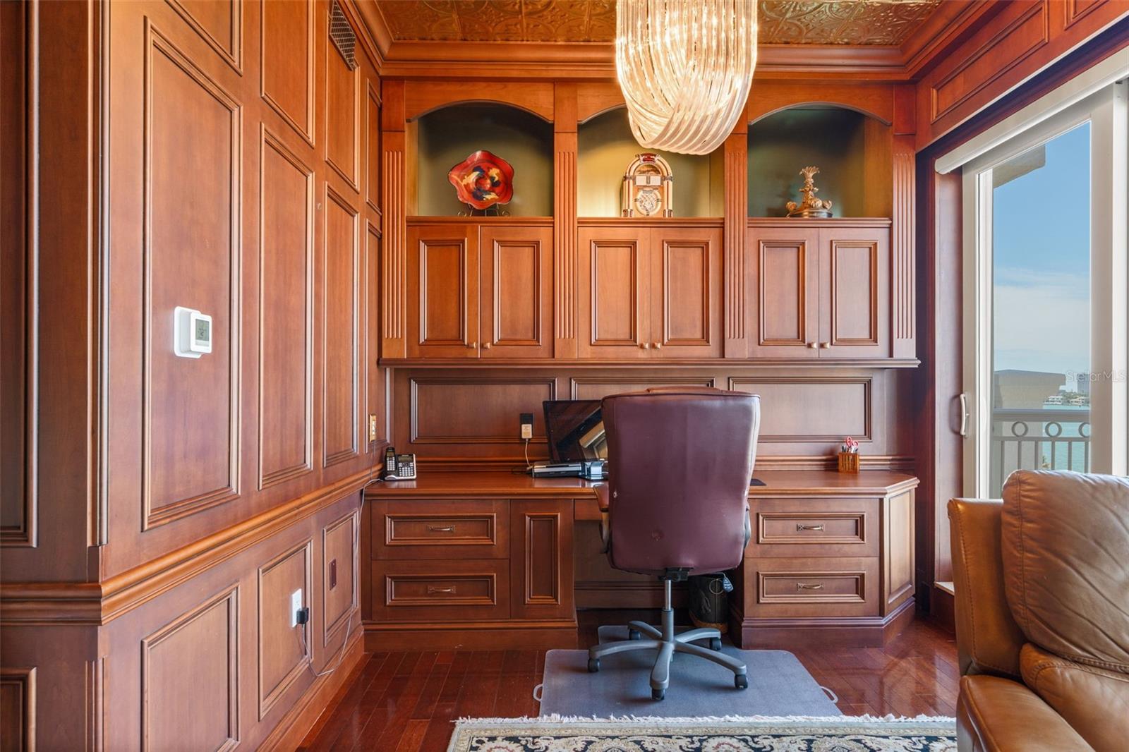 Listing photo id 71 for 464 Golden Gate Point 703