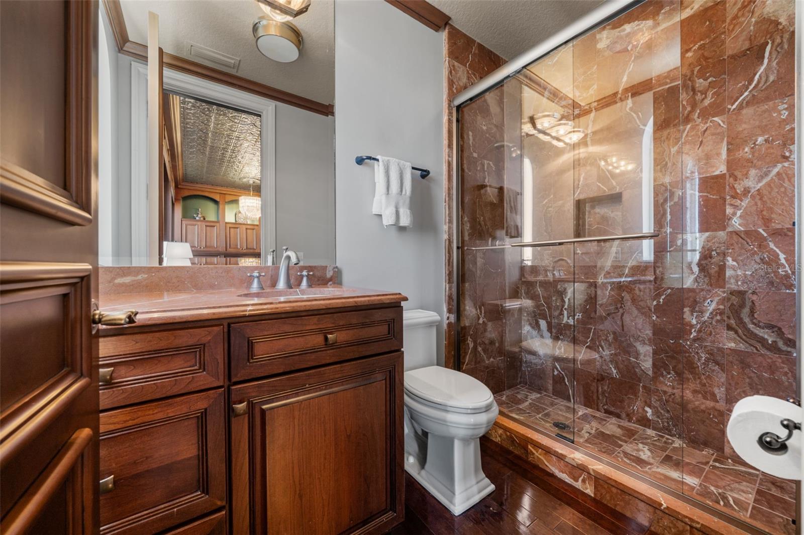 Listing photo id 73 for 464 Golden Gate Point 703