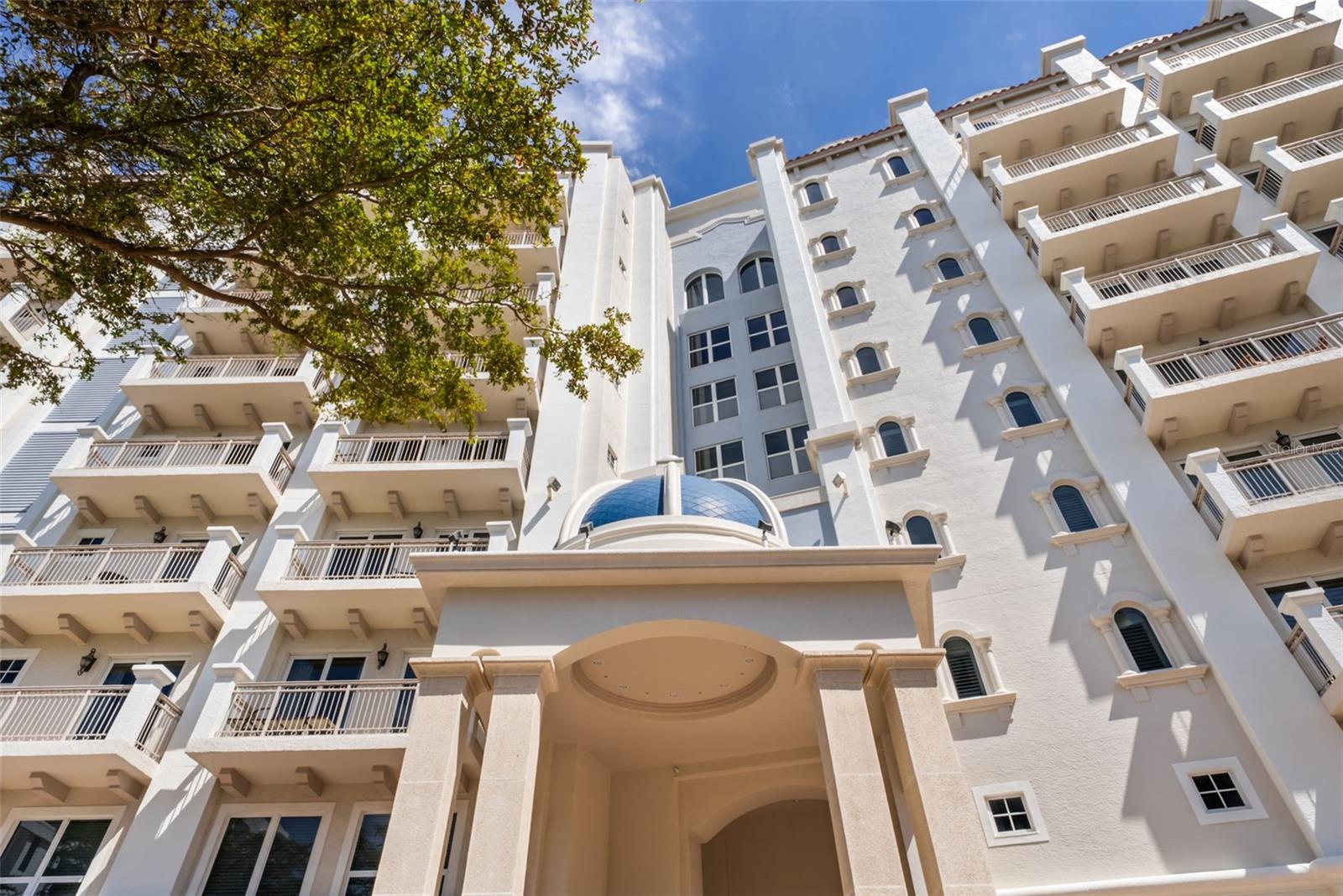 Listing photo id 6 for 464 Golden Gate Point 703