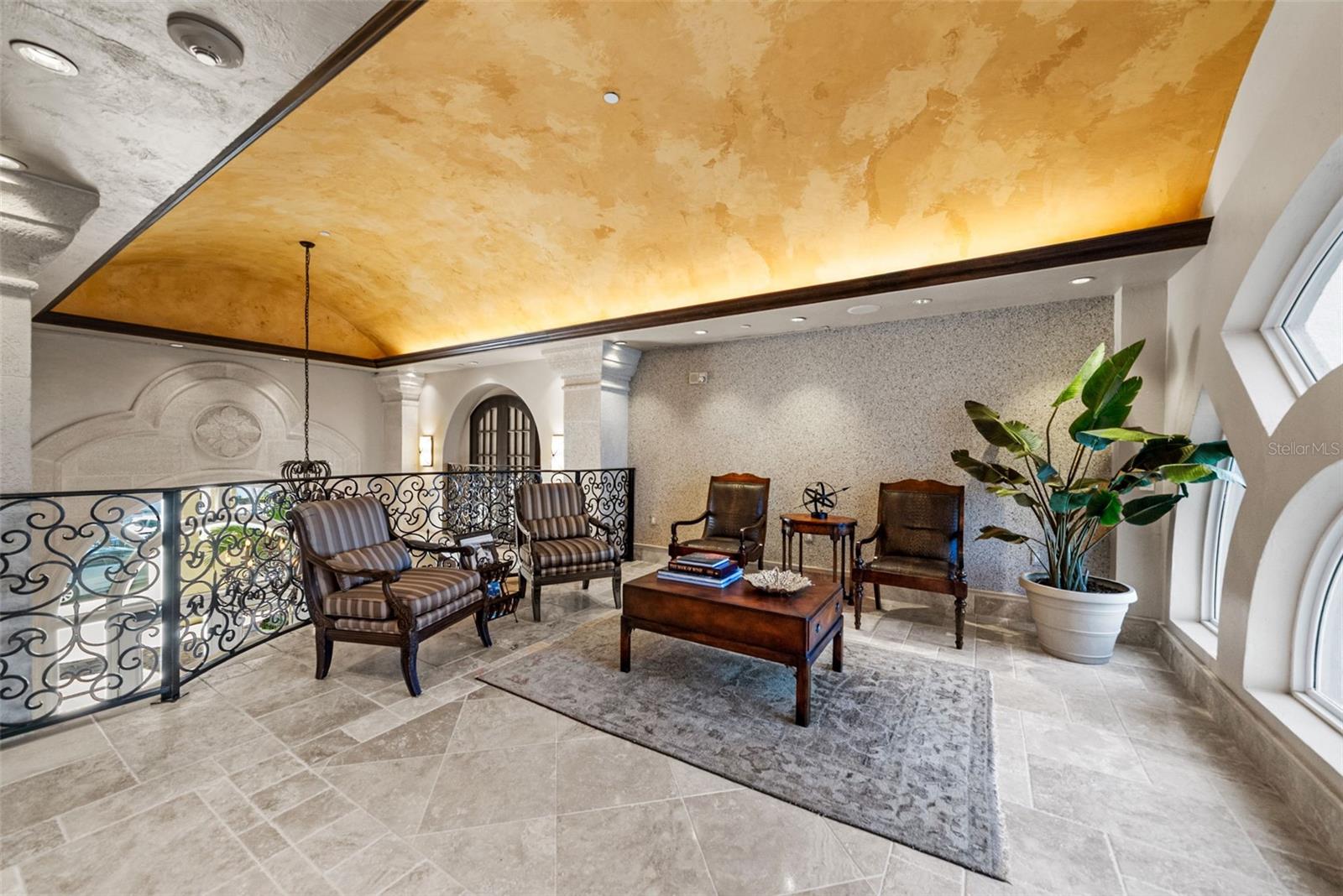 Listing photo id 82 for 464 Golden Gate Point 703