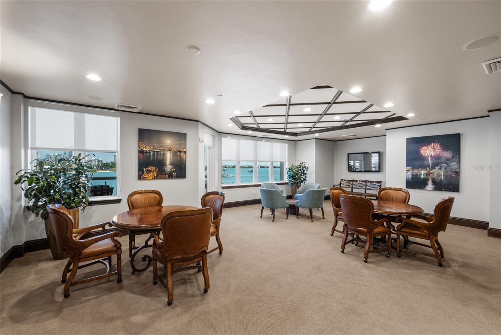 Listing photo id 85 for 464 Golden Gate Point 703