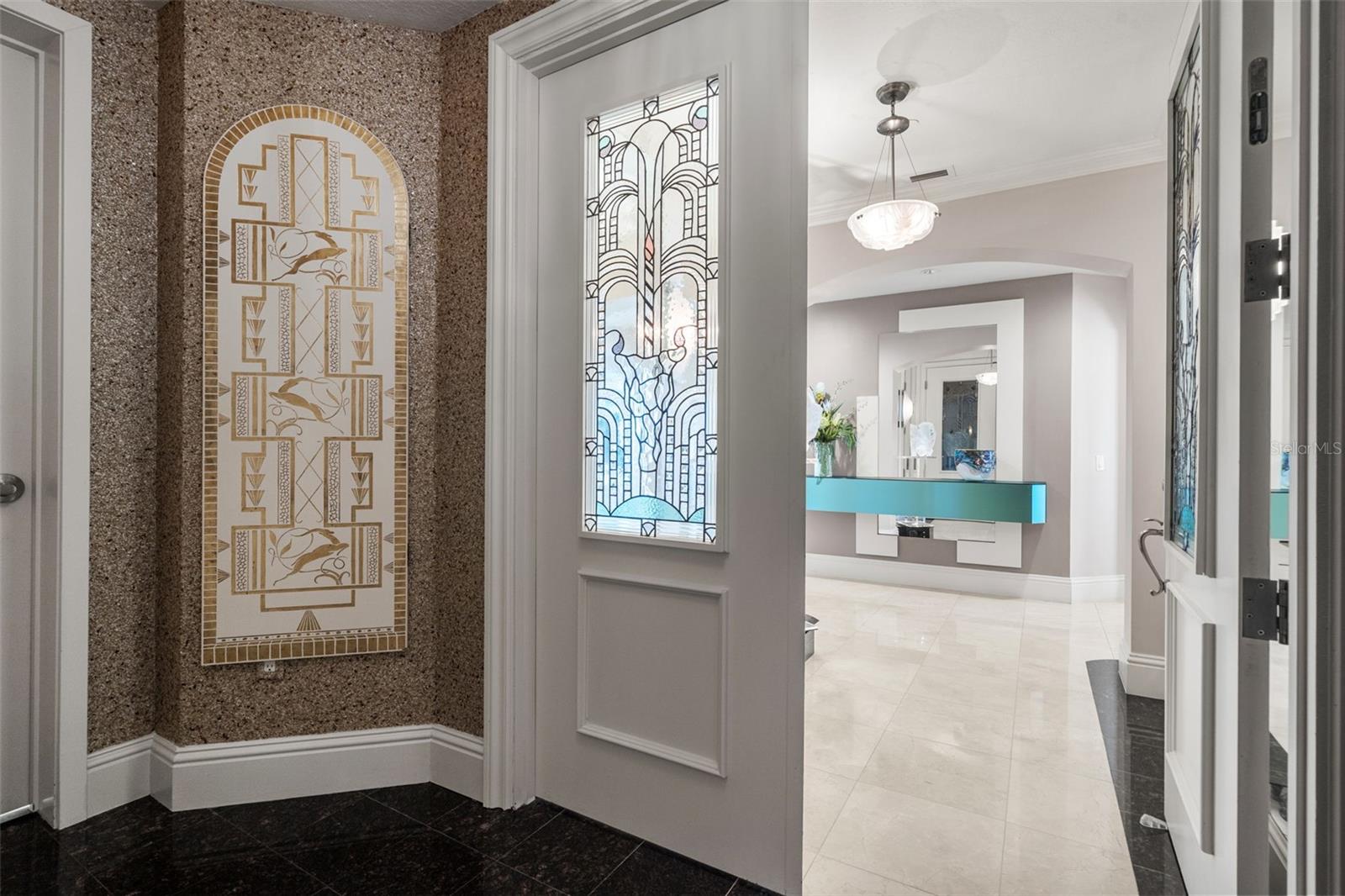 Listing photo id 7 for 464 Golden Gate Point 703