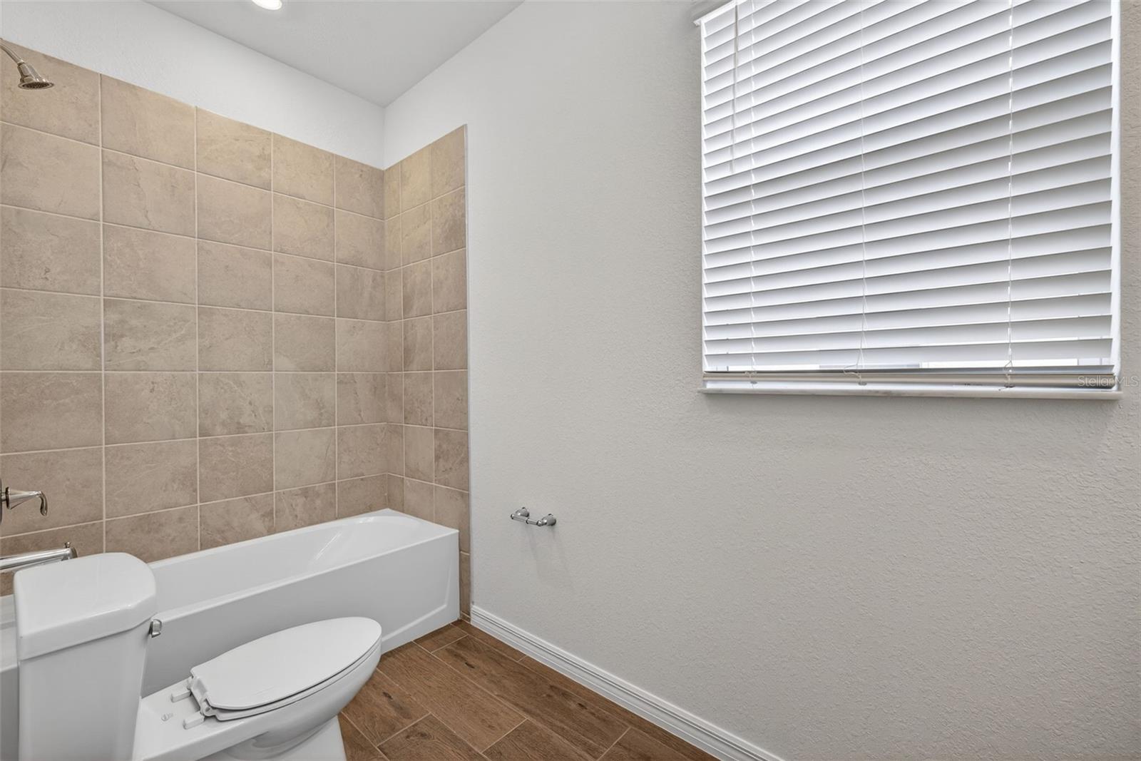 Image 21 of 41 For 11393 Willowleaf Boulevard