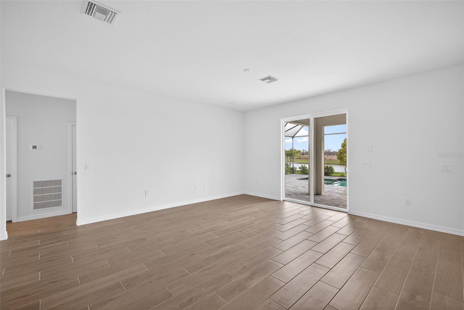 Image 7 of 41 For 11393 Willowleaf Boulevard