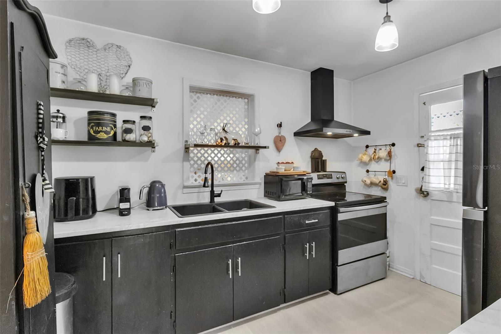 Image 14 of 26 For 2562 Ashton Road