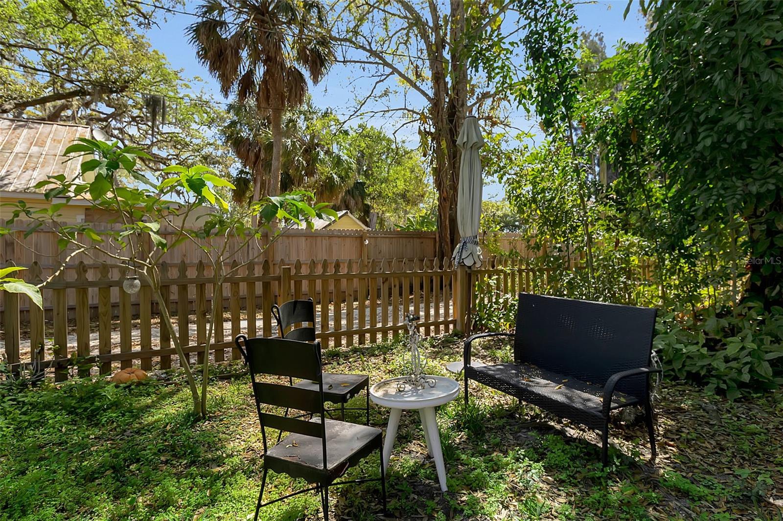 Image 7 of 26 For 2562 Ashton Road