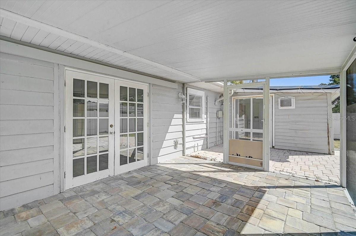 Image 13 of 40 For 2866 Louise Street