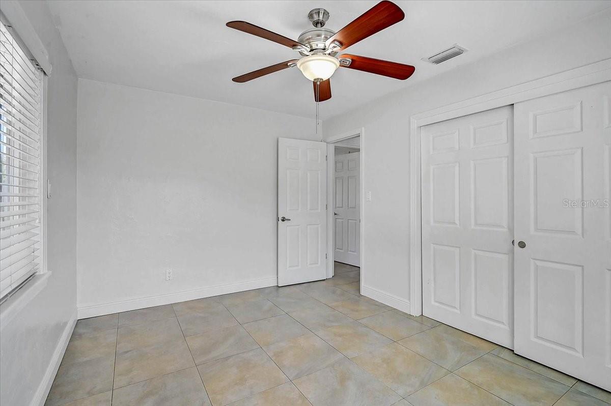 Image 17 of 40 For 2866 Louise Street