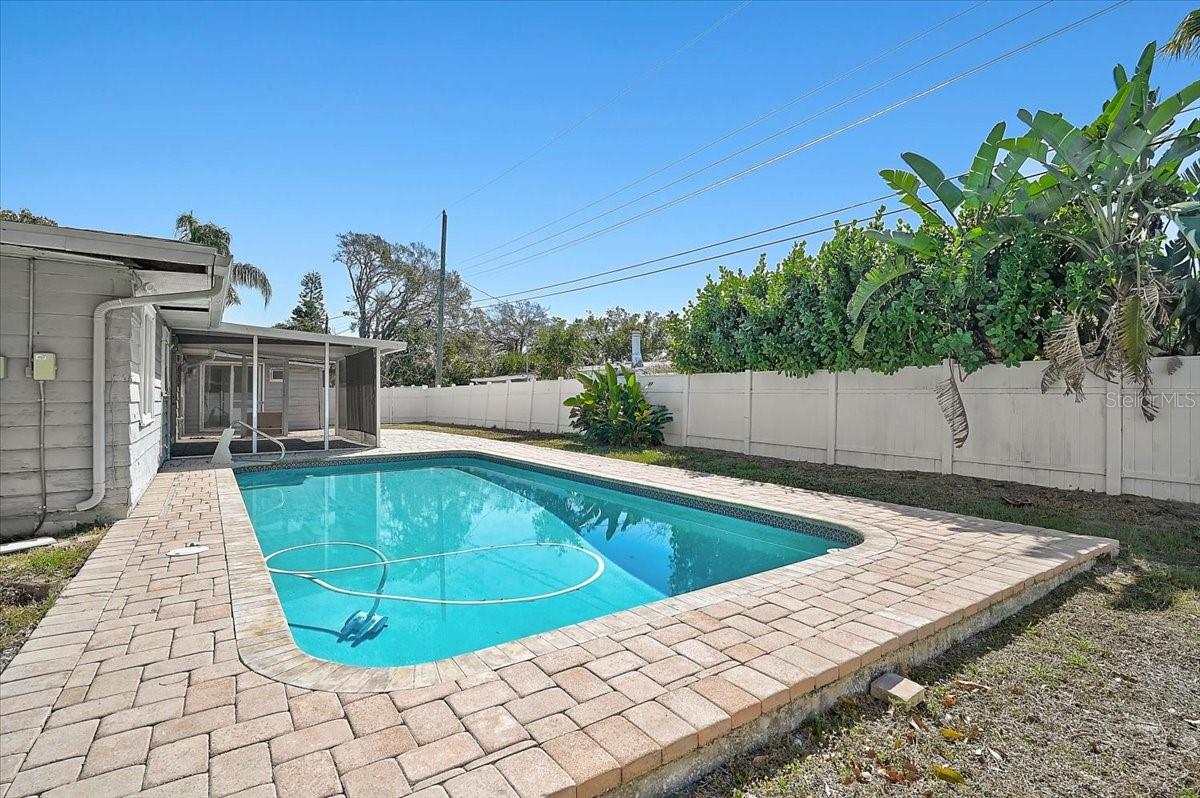 Image 2 of 40 For 2866 Louise Street