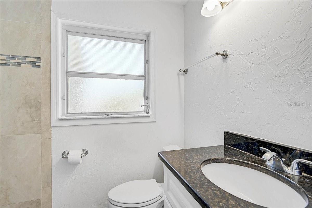 Image 20 of 40 For 2866 Louise Street