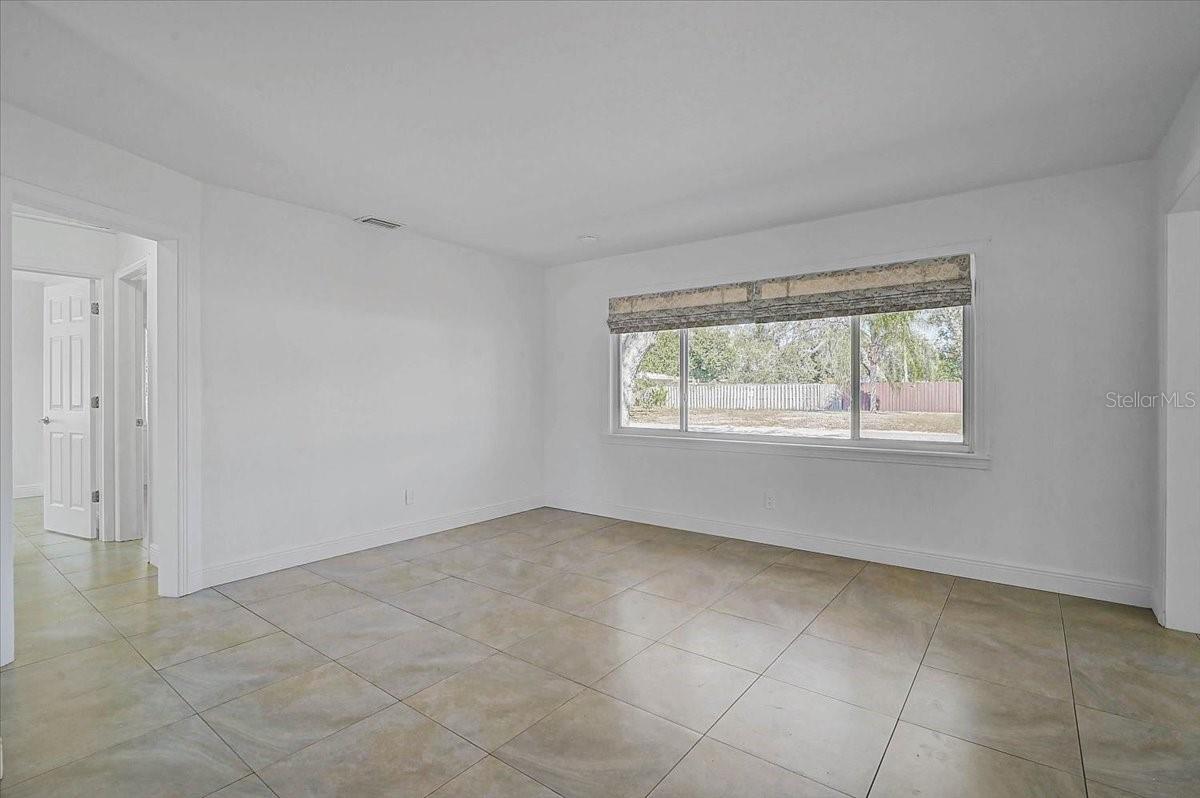 Image 23 of 40 For 2866 Louise Street