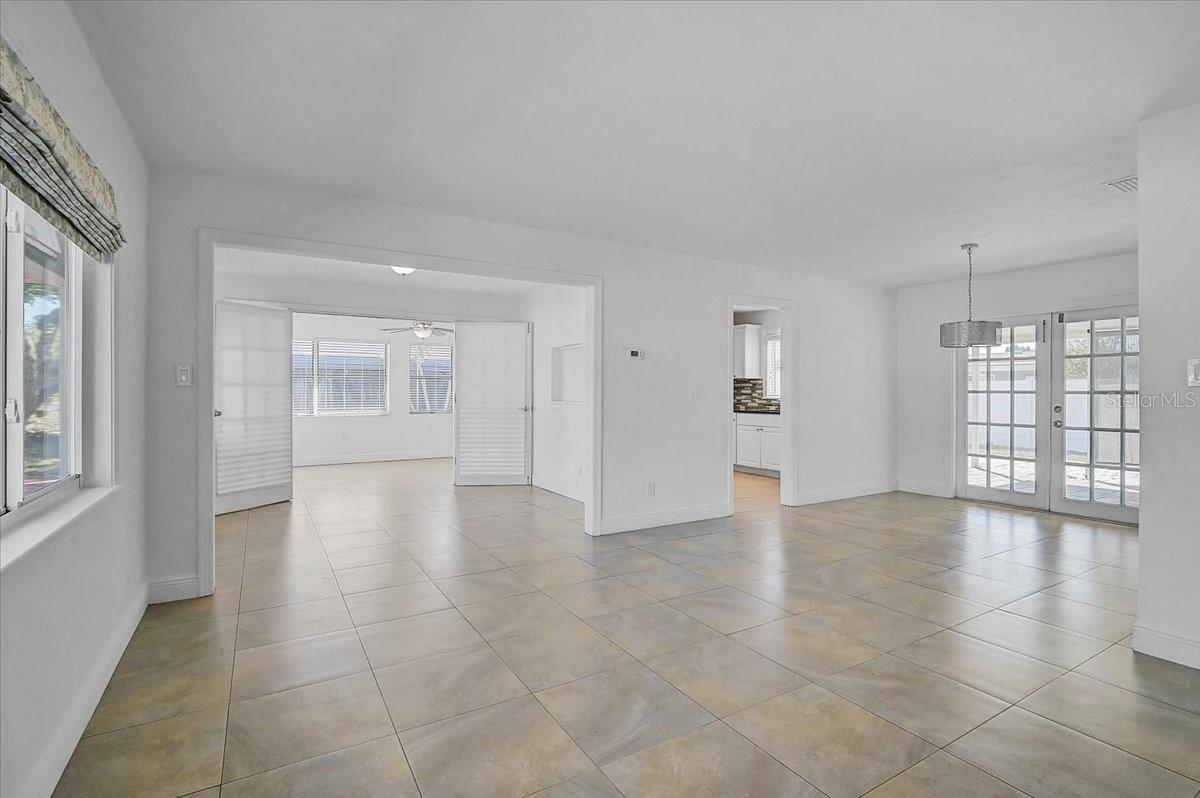 Image 25 of 40 For 2866 Louise Street