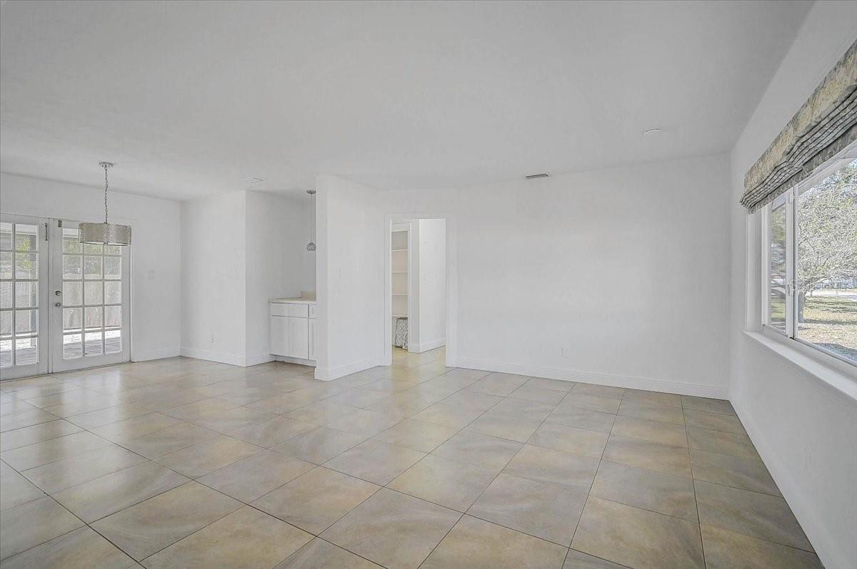 Image 26 of 40 For 2866 Louise Street