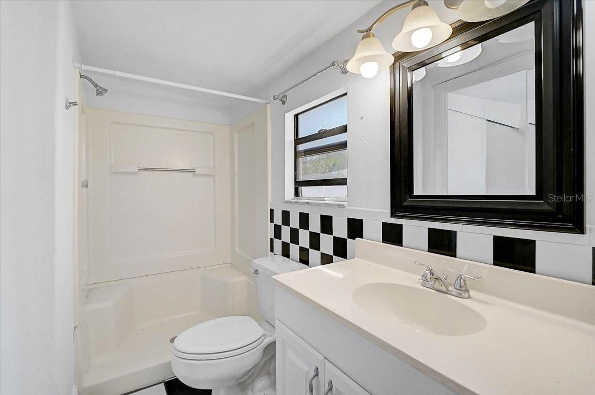 Image 28 of 40 For 2866 Louise Street